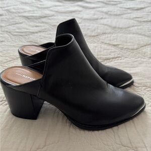 REPORT Booties size 9 black leather